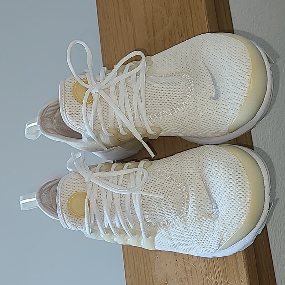 Nike AIR Knit White and Cream Sneakers with Minimalist Design - Picture 5 of 6